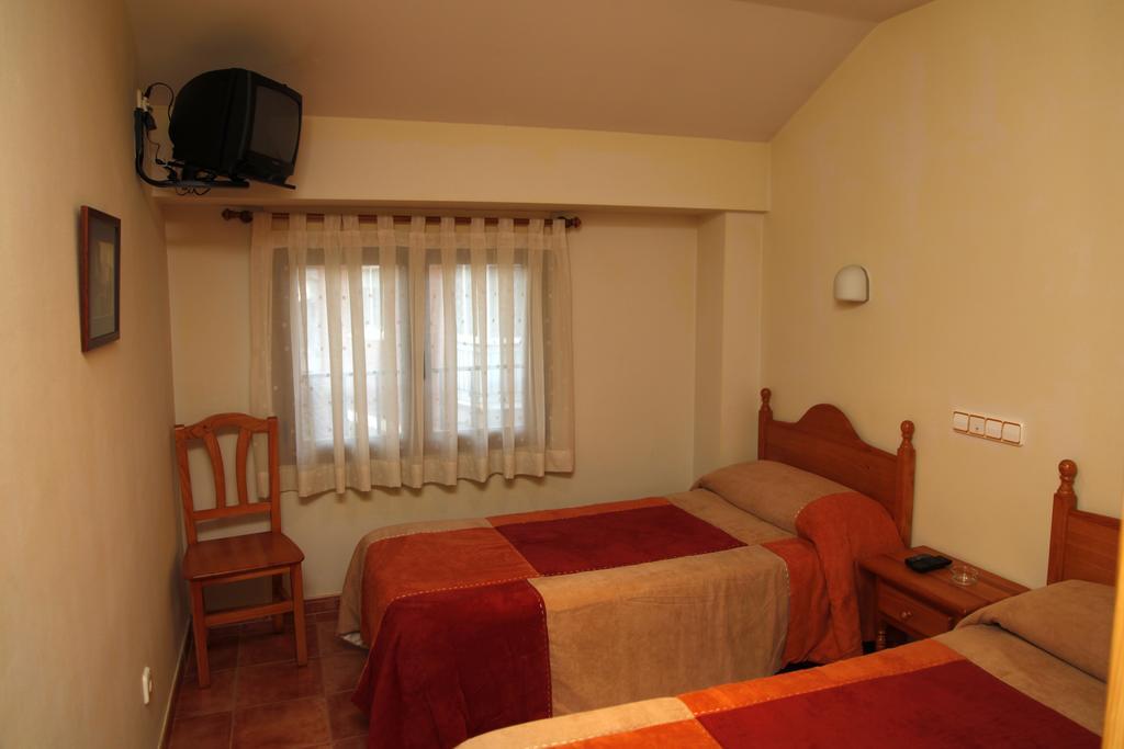 Hostal La Granja Yunquera de Henares Exterior photo