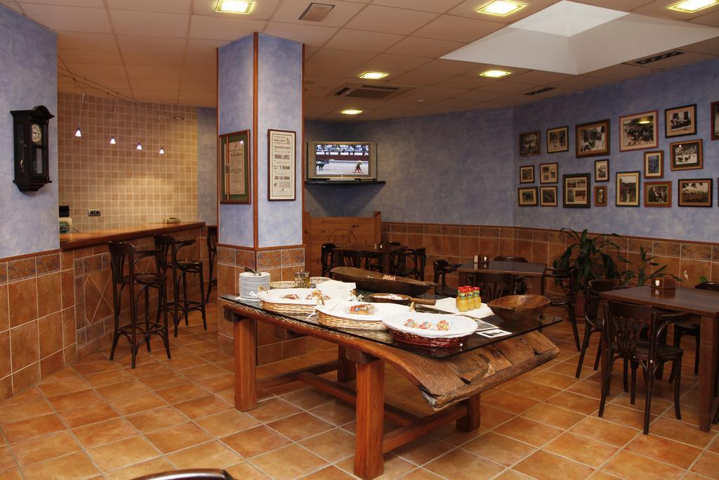 Hostal La Granja Yunquera de Henares Exterior photo