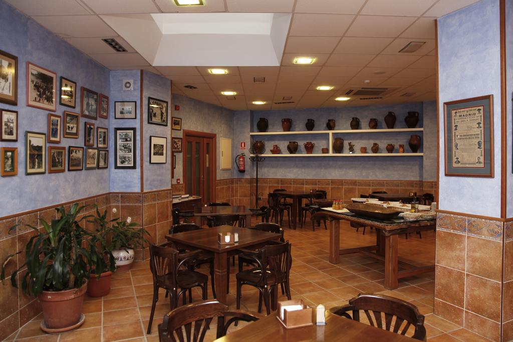 Hostal La Granja Yunquera de Henares Exterior photo