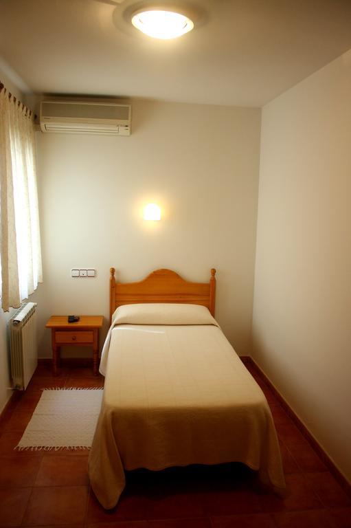 Hostal La Granja Yunquera de Henares Exterior photo